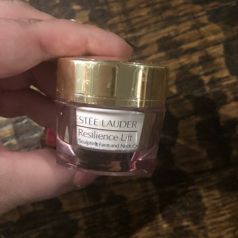 Bundle 2 faced  💄 and melted matte , Estee